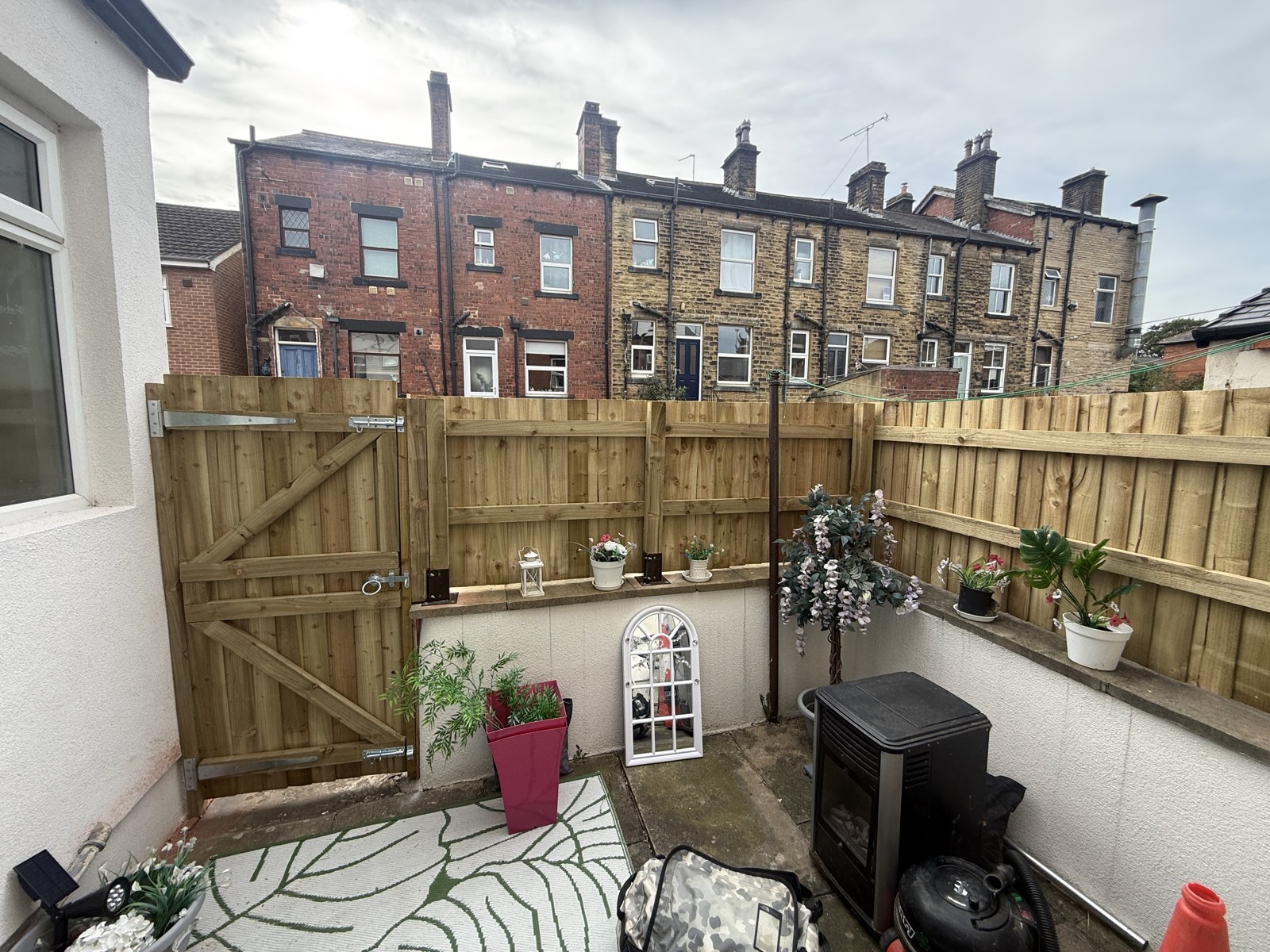 Closeboard fence — inside view